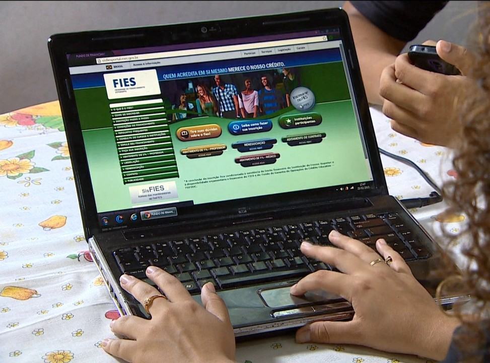 Resultado de imagem para Estudantes tÃªm atÃ© quinta-feira para renovar contratos do Fies