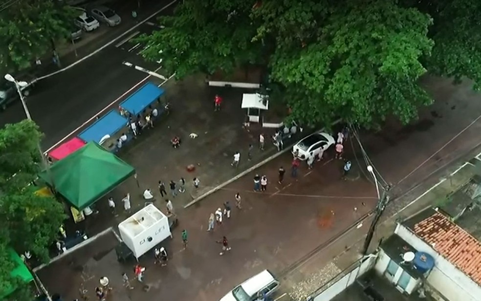 Moradores formam enorme fila para teste rápido da Covid-19 no ...