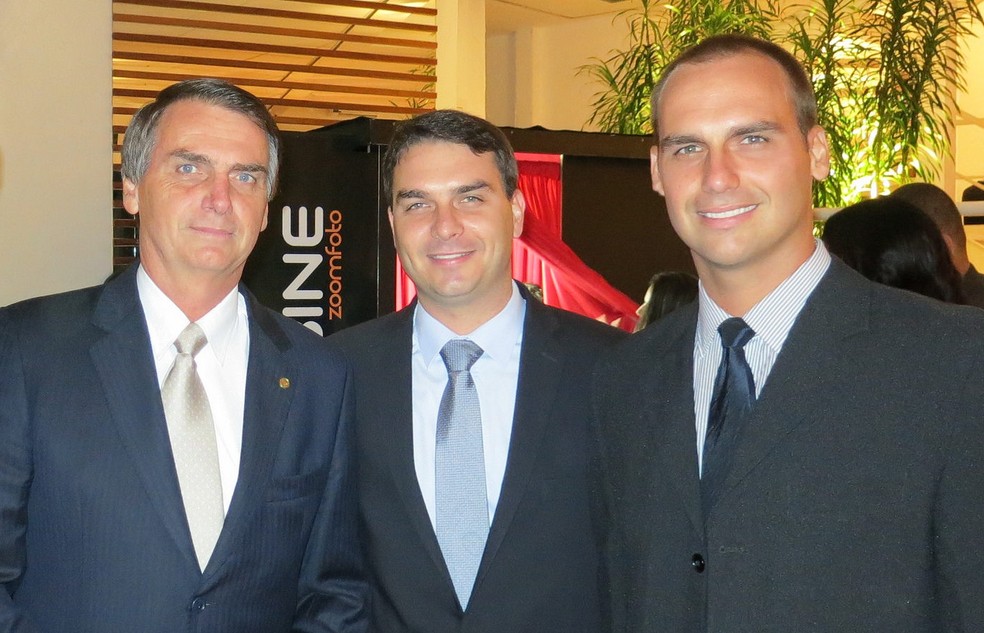 Jair Bolsonaro com os filhos Flávio e Eduardo â?? Foto: Flickr/famÃlia Bolsonaro