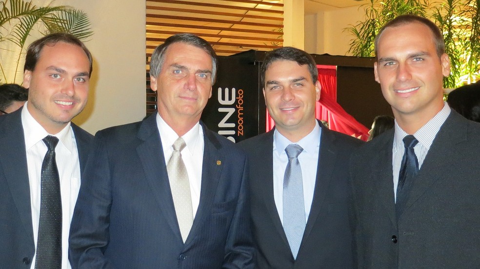 Jair Bolsonaro com os filhos Carlos, Flávio e Eduardo (da esq. para a dir.) â?? Foto: Flickr/famÃlia Bolsonaro