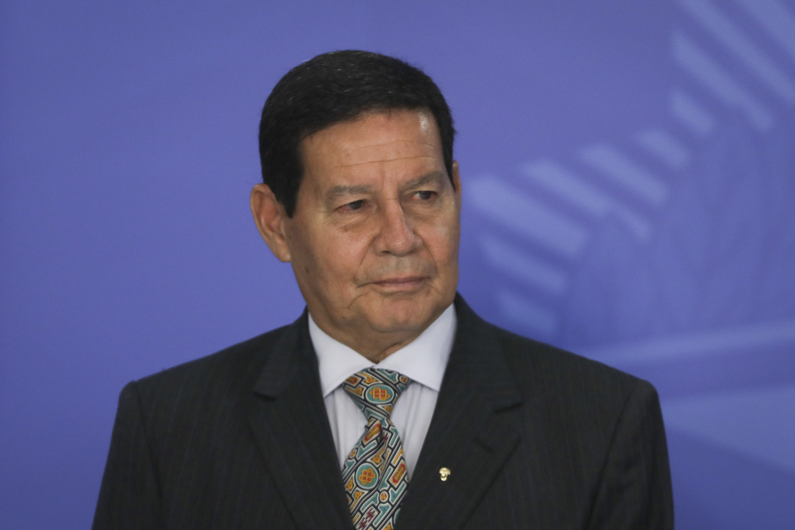 Resultado de imagem para Mourão diz que governo tem 'falhado' ao explicar bloqueios de recursos na educação