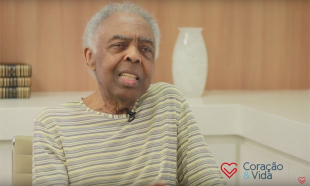 Gilberto Gil em entrevista o site Coração &amp; Vida neste sábado (22) (Foto: Reprodução/coracaoevida.com.br)