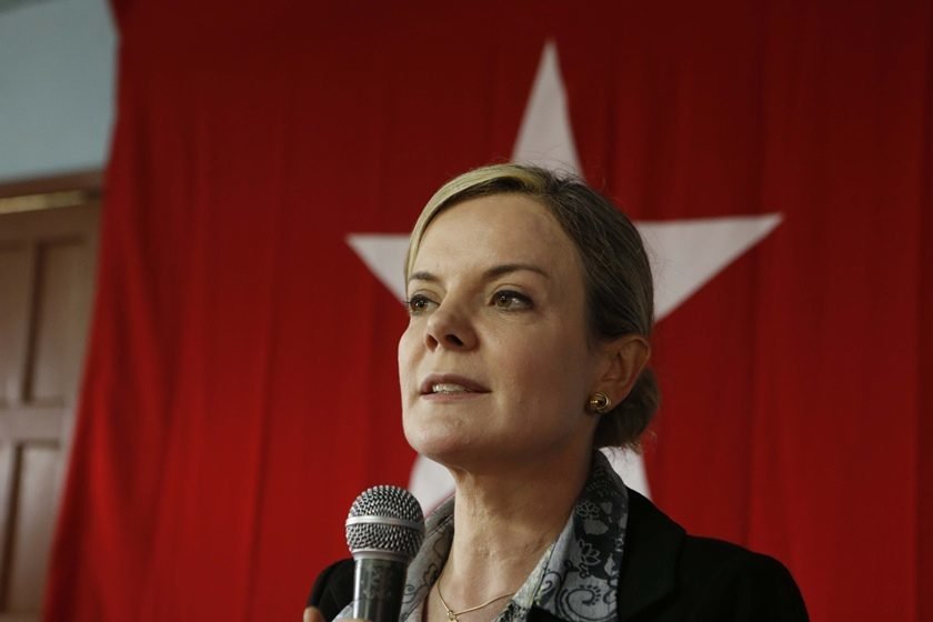 Resultado de imagem para PT subestimou poder do WhatsApp na campanha, admite Gleisi Hoffmann