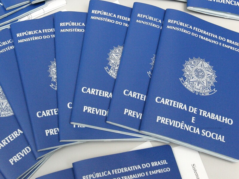 Resultado de imagem para fotos de carteira do trabalho