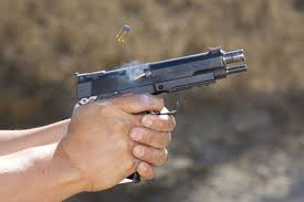 Resultado de imagem para fotos de armas atirando
