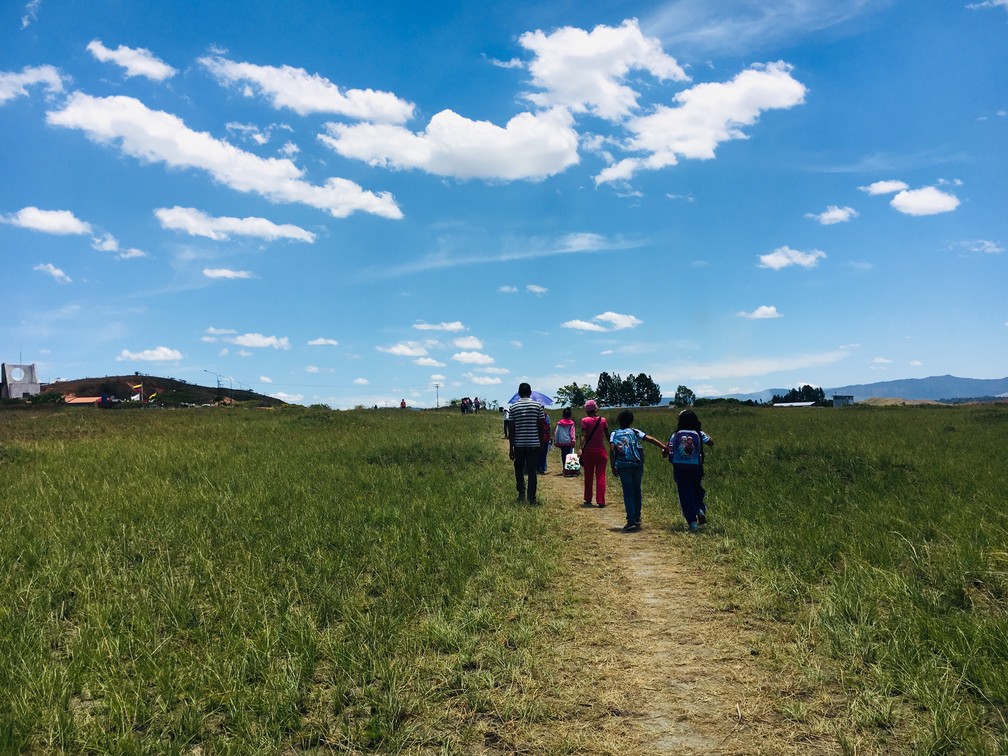 Com fronteira fechada por ordem de Nicolás Maduro, estudantes venezuelanos cruzam rotas ilegais para ter aulas em Pacaraima â?? Foto: Emily Costa/G1 RR
