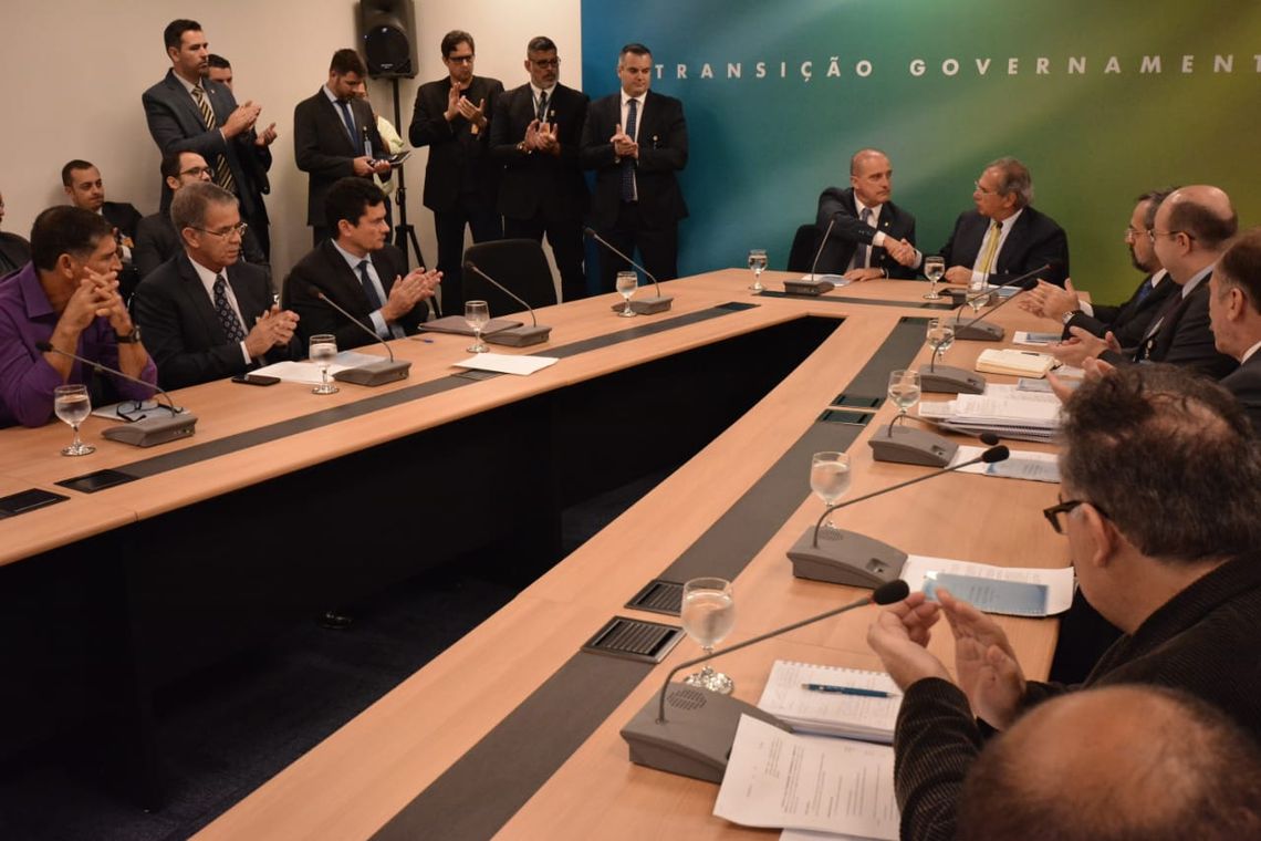 Equipe de transição discute hoje privatizações e ajuste fiscal