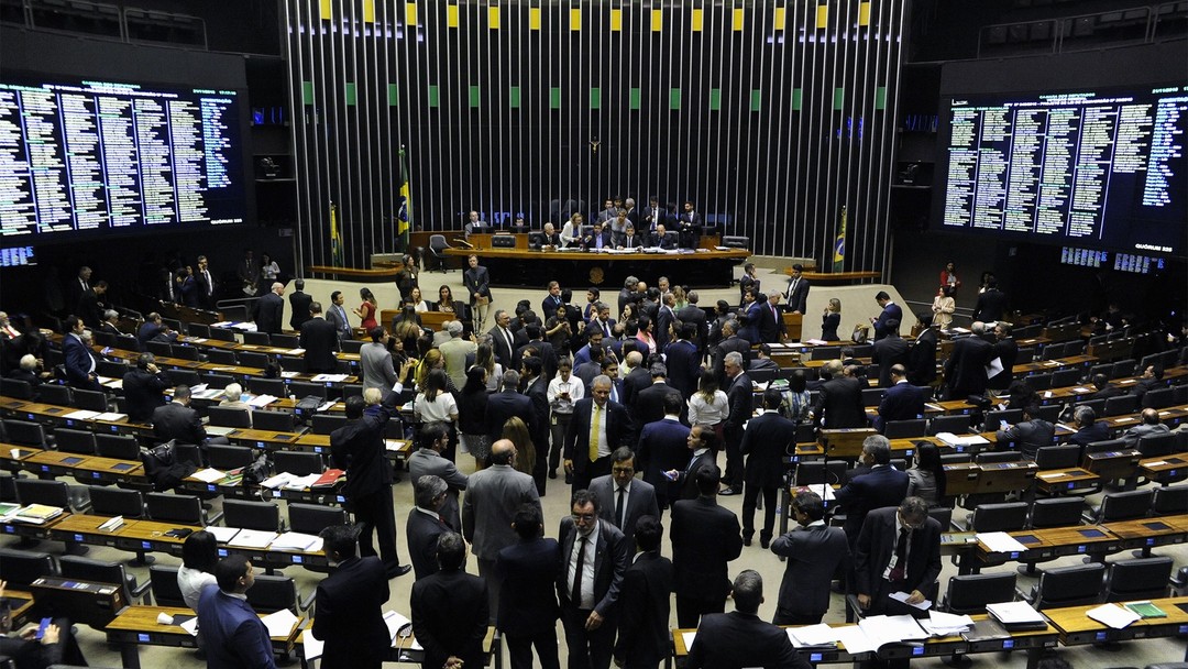 Resultado de imagem para Quase 60% dos deputados eleitos se dizem a favor de idade mÃnima para aposentadoria