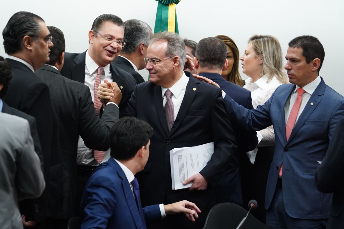 Leitura do relatório e parecer do relator da Comissão Especial da Reforma da Previdência, Samuel Moreira