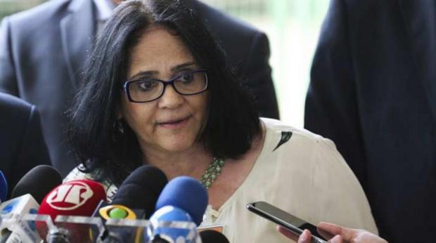 Resultado de imagem para Damares assina exoneração de diretora da Funai e confirma novo presidente