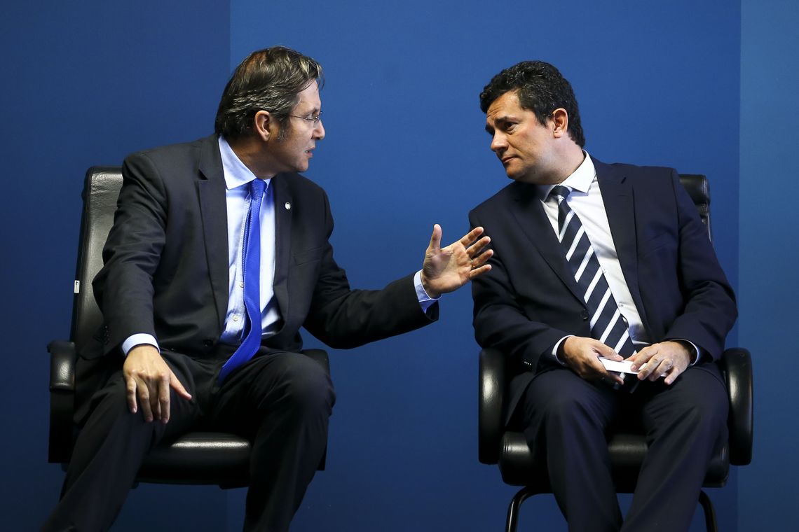 O diretor-geral do Departamento Penitenciário Nacional, Fabiano Bordignon, e o ministro da Justiça e Segurança Pública, Sérgio Moro, participam da cerimônia de entrega do Selo Nacional de Responsabilidade Social pelo Trabalho_Resgata.