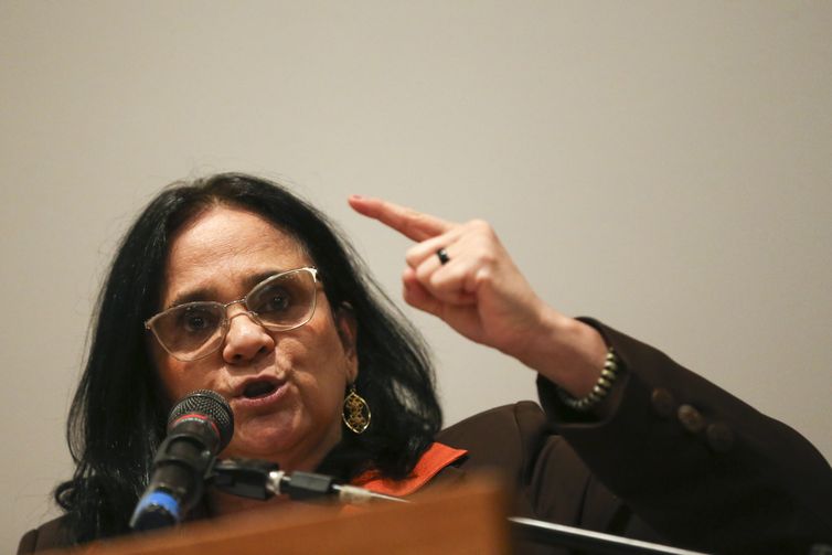 A ministra da Mulher, FamÃlia e Direitos Humanos, Damares Alves, participa do 1º Seminário Regional de Promoção e Defesa da Cidadania promovido pela União Nacional dos Legisladores e Legislativos Estaduais (Unale).