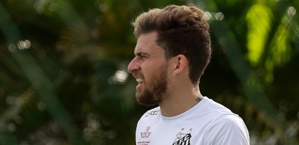 Lucas Lima ficou no banco de reservas na vitória do Brasil contra o Peru por 2 a 0