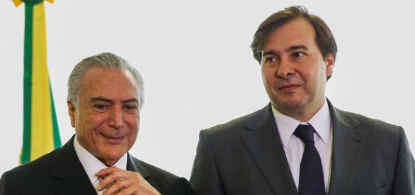 Resultado de imagem para Maia decide refazer votação de requerimentos para adiamento da votação sobre denúncia contra Temer