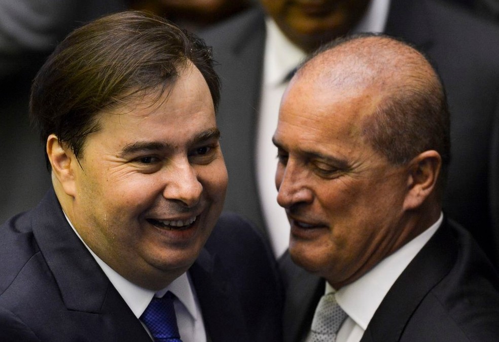 O presidente da Câmara, Rodrigo Maia (esq.), e o ministro da Casa Civil, Onyx Lorenzoni (dir.) â?? Foto: Marcelo Camargo/Agência Brasil