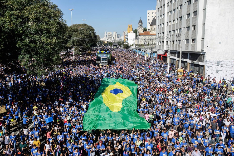 Milhares de fiéis evangélicos participam da 26ª edição da Marcha para Jesus, realizada na região central de São Paulo (Foto: Gabriela Biló/Estadão Conteúdo)