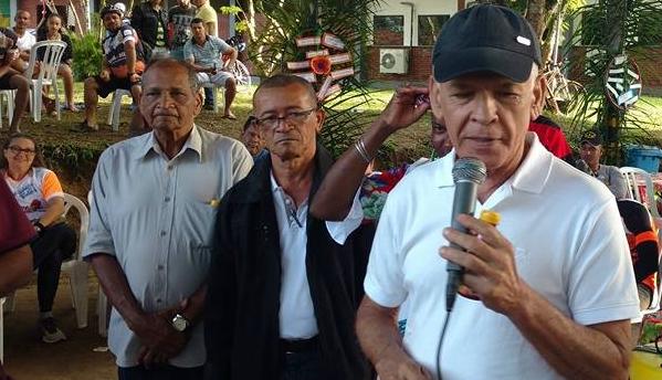 Resultado de imagem para fotos de marcos medrado com a comunidade de valença