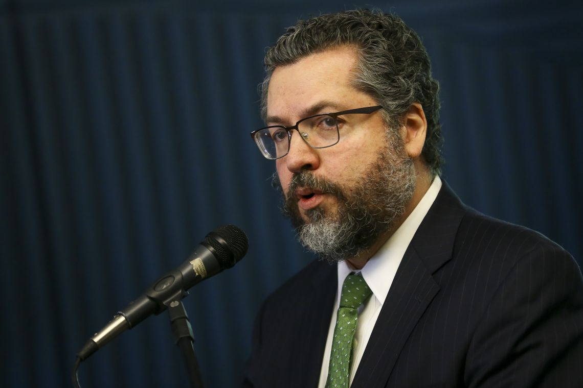 O ministro das Relações Exteriores, Ernesto Araújo, participa do lançamento da Frente Parlamentar Mista do Agronegócio e da Agricultura Familiar (FAAF), no Salão Nobre da Câmara dos Deputados.