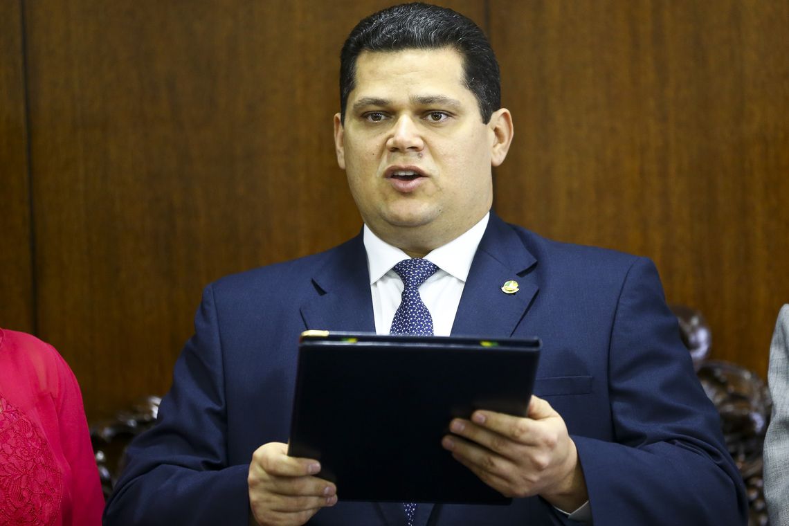 O presidente do Senado, Davi Alcolumbre, durante entrega do relatório da reforma da Previdência.