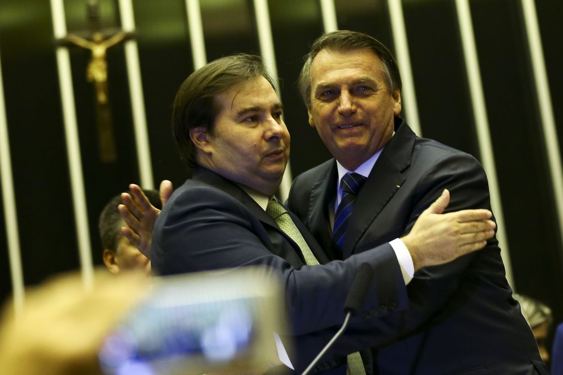 O presidente Jair Bolsonaro e o presidente da Câmara, Rodrigo Maia, durante sessão solene em homenagem ao ator Carlos Alberto de Nóbrega, na Câmara dos Deputados.
