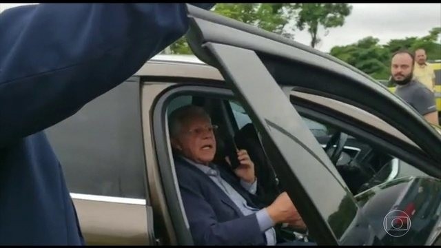 Resultado de imagem para Após noite em prisão, Moreira Franco e coronel Lima chegam para depor na sede da PF no RJ