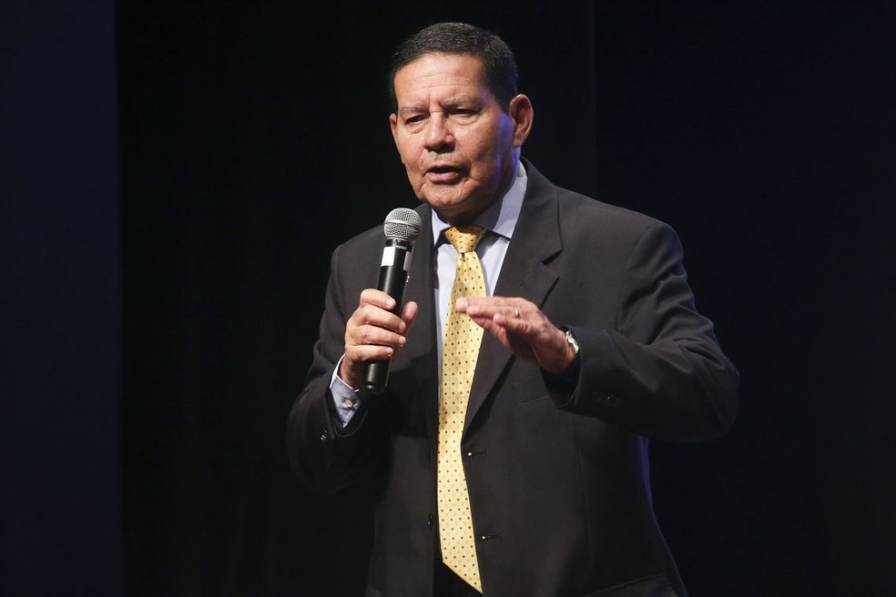 Mourão concedeu entrevista à BBC News Brasil pouco depois de a Venezuela ter anunciado o fechamento da fronteira com o Brasil. Na imagem, o vice-presidente faloa sobre a reforma da Previdência durante palestra em BrasÃlia â?? Foto: Antônio Cruz/Agência Brasil
