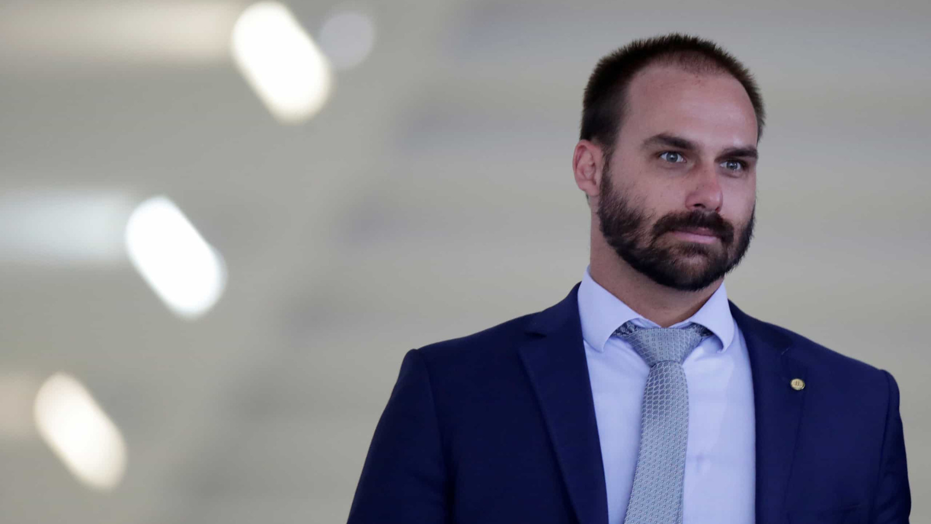 Resultado de imagem para Eduardo Bolsonaro cita como 'credencial' pós-graduação não concluÃda