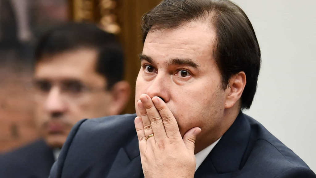 Maia defende PEC para impedir militares da ativa de assumir cargo civil Maia defende PEC para impedir militares da ativa de assumir cargo civil