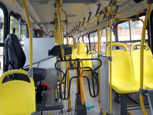 Resultado de imagem para fotos de passageiros entrando nos onibus em salvador