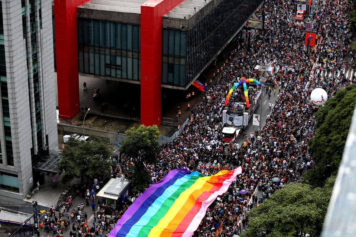 Milhares de pessoas participaram da Para do Orgulho LBGT na Avenida Paulista