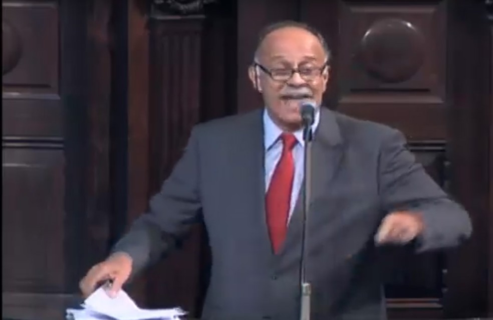 Paulo Ramos (PSOL) discursa na Alerj (Foto: Reprodução/Tv Alerj)