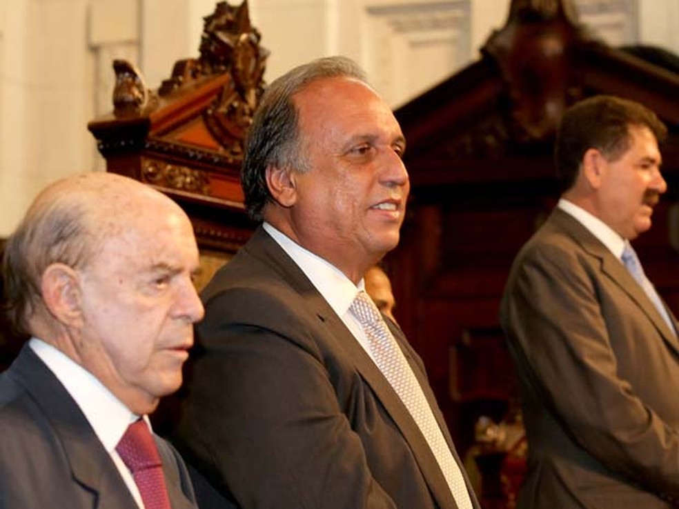 Pezão durante a posse de deputados estaduais na Alerj. A cerimônia aconteceu na tarde deste domingo (1º). (Foto: Divulgação/ Governo do Estado do Rio)