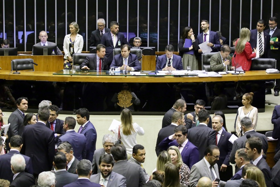 Deputados reunidos no plenário da Câmara durante a sessão desta terça (26) para votar a PEC que trata dos investimentos do governo â?? Foto: Luis Macedo/Câmara dos Deputados