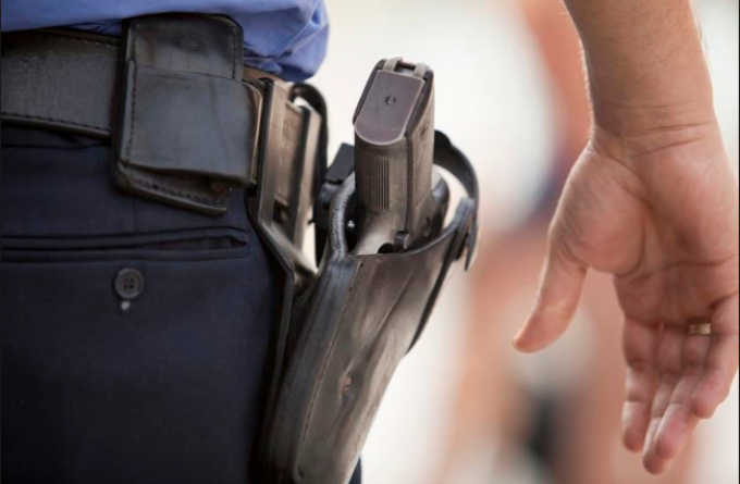 Resultado de imagem para Ministro anuncia que policiais poderão usar armas apreendidas com criminosos