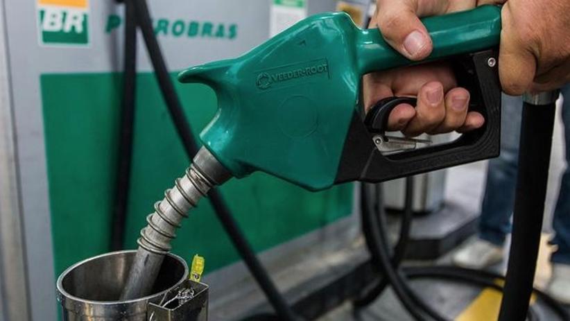 Resultado de imagem para Petrobras eleva em 1,2% preço médio da gasolina nas refinarias, para R$ 1,5491