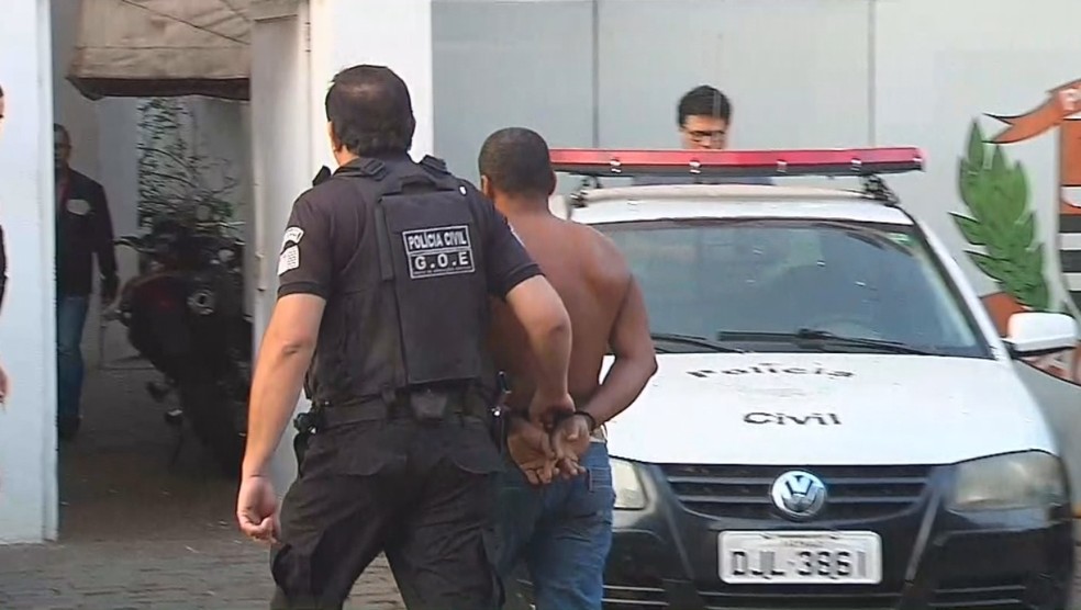 Homem preso em Araçatuba durante a operação Homem de Ferro, que busca envolvidos no assalto a Protege (Foto: Reprodução/TV TEM)