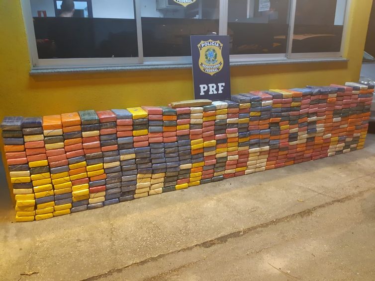 A cocaÃna estava escondida em um compartimento sob o assoalho de um caminhão