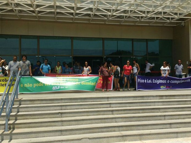 Protesto ocorre em frente ao Ministério Público da Bahia (Foto: Jeferson Janer / Arquivo Pessoal)