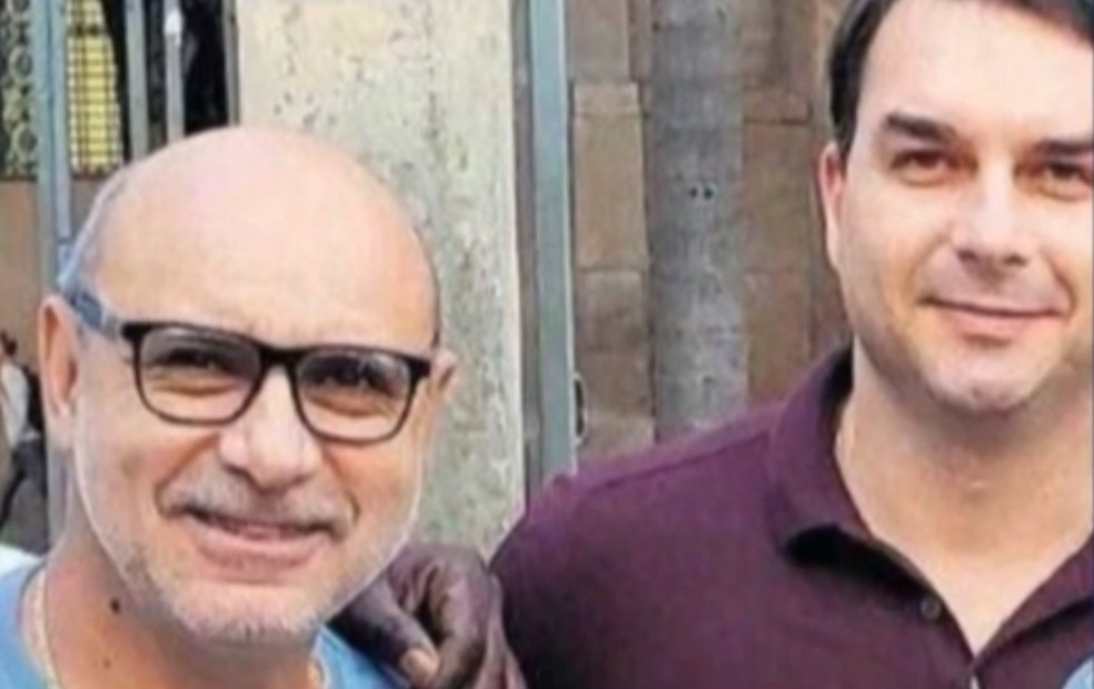 Flávio Bolsonaro e FabrÃcio Queiroz â?? Foto: Reprodução/TV Globo