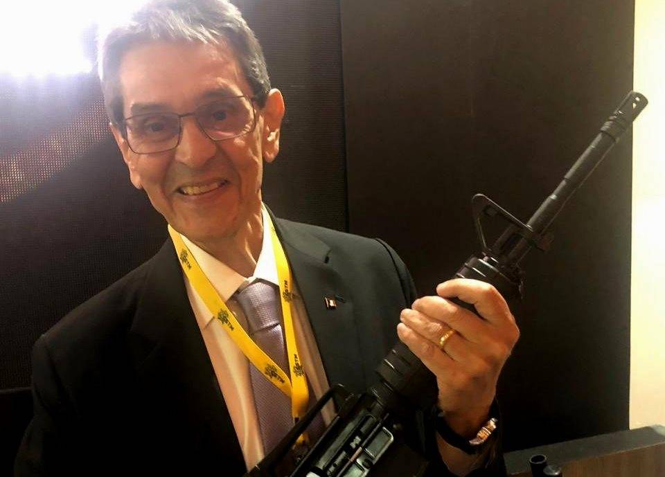 Roberto Jefferson publicou foto e disse que se prepara para combate “contra o comunismo, contra a ditadura, contra a tirania, contra os traidores, contra os vendilhões da Pátria.”