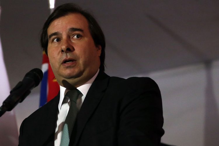 Resultado de imagem para 'Tenho firmado compromissos com aliados ao governo e à oposição', diz Maia