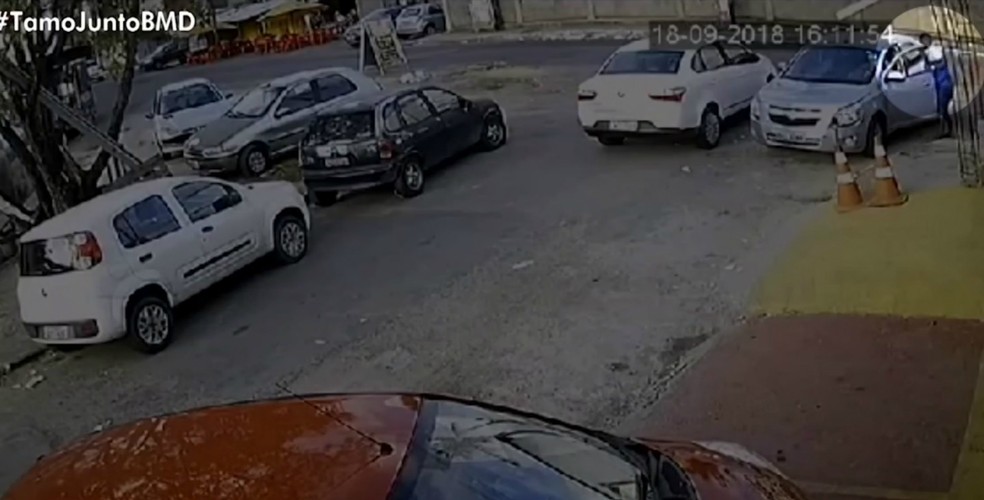 Assalto aconteceu no bairro Trobogy, na terÃ§a-feira (18) â?? Foto: DivulgaÃ§Ã£o/TV Bahia