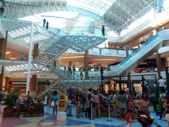 Resultado de imagem para fotos do shopping salvador