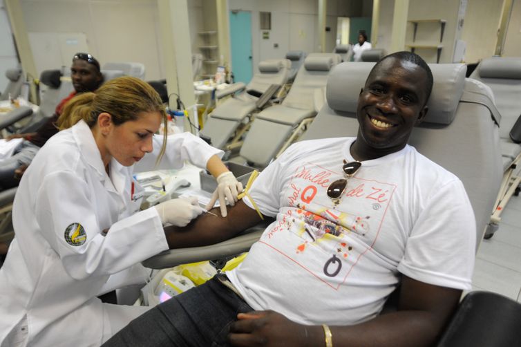 Tomaz Silva/Agência Brasil Rio de Janeiro - Hemorio, no centro da capital fluminense. Na foto, o doador, Flávio Rocha (Tomaz Silva/Arquivo Agência Brasil)
