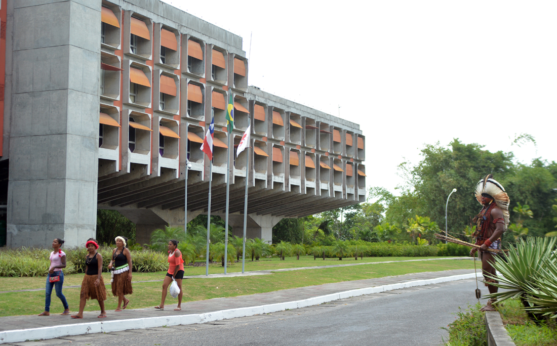 Resultado de imagem para fotos da sede da governadoria no cab