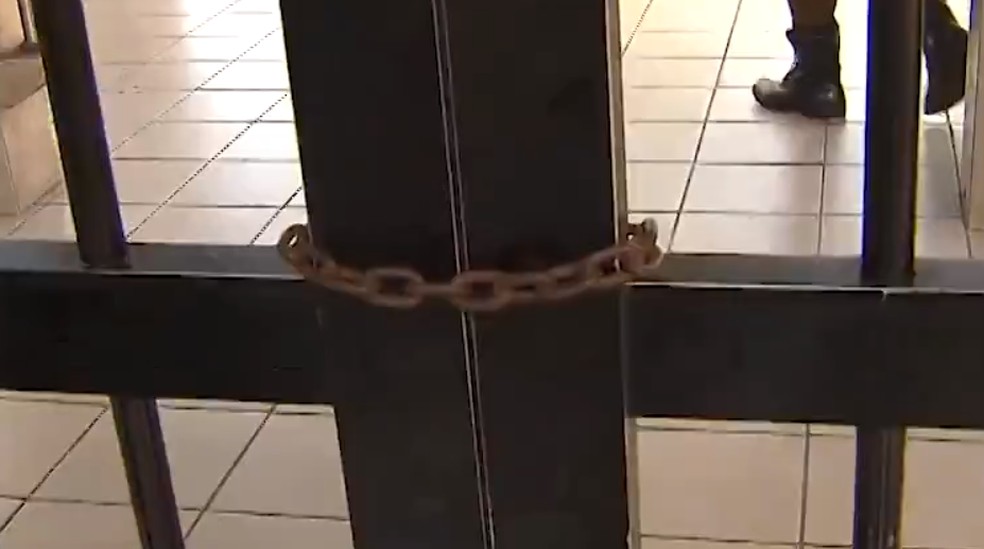 Conforme a Secretaria de Desenvolvimento Urbano do Estado da Bahia (Sedur), por conta da quantidade de Ã¡gua nos trilhos, os trens operam em oito das 10 estaÃ§Ãµes.  â?? Foto: ReproduÃ§Ã£o / TV Bahia