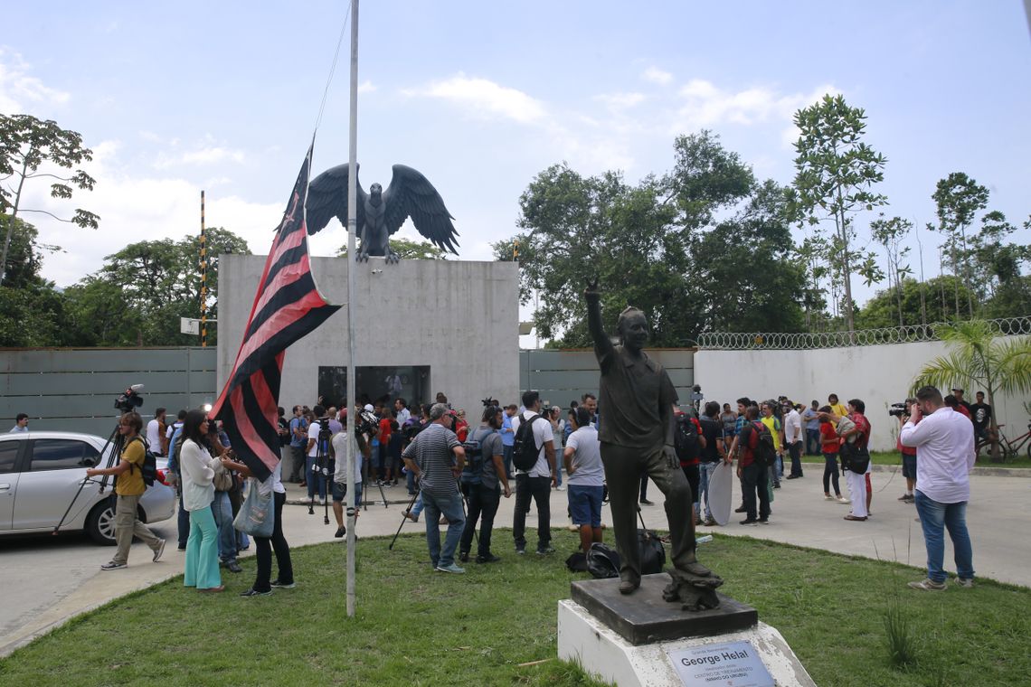 Um incêndio no centro de treinamento do Flamengo, na zona oeste da cidade do Rio de Janeiro, deixou dez mortos.