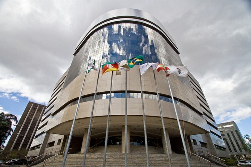 Resultado de imagem para TRF mantém réu delegado por vazar Operação Carne Fraca a condenado na Lava Jato