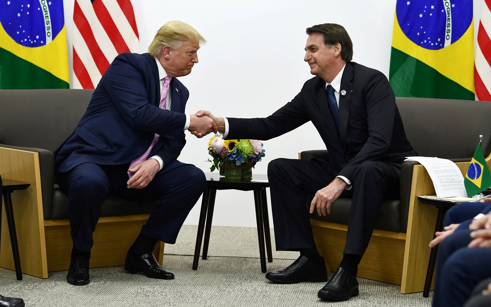 O presidente do Brasil, Jair Bolsonaro, e o presidente dos EUA, Donald Trump, durante reunião bilateral em Osaka, no Japão â?? Foto: Brendan Smialowski / AFP Photo