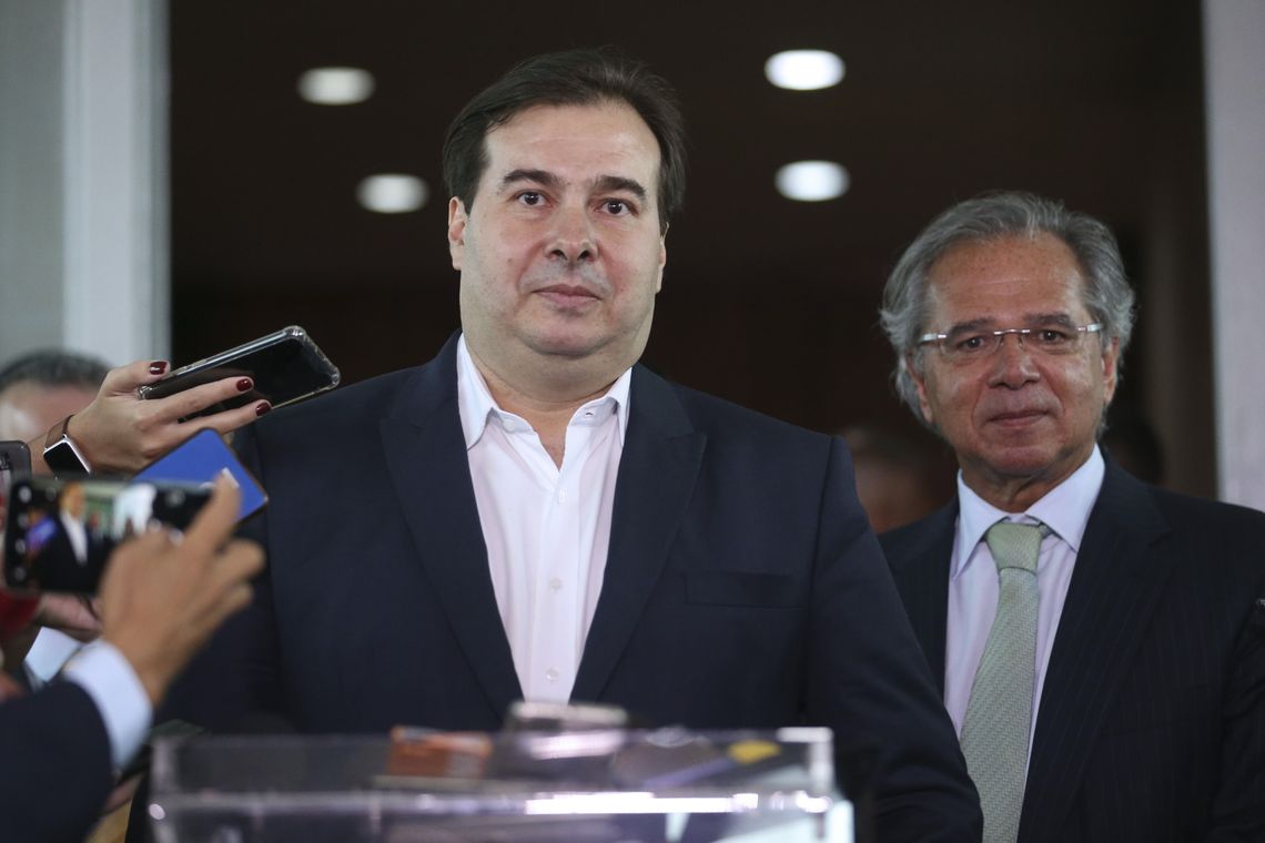 O presidente da Câmara dos Deputados, Rodrigo Maia, e o ministro da Economia, Paulo Guedes, após reunião.